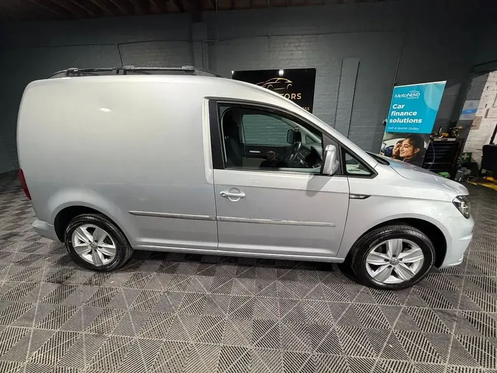 Begagnad VW Caddy Highline 2019 Silver Minibuss