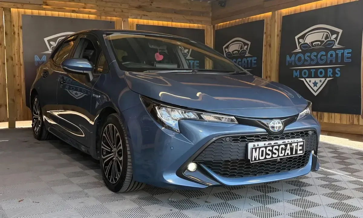 Usado Toyota Corolla Design 122 HP (89 kW) 2020 Azul Citadino