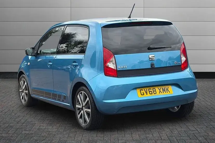 Used Seat Mii FR-Line 74 HP (54 kW) 2019 Chester blue with candy white roof Hatchback