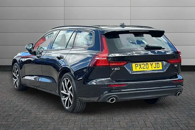 Used Volvo V60 Momentum 190 HP (139 kW) 2020 Black Estate