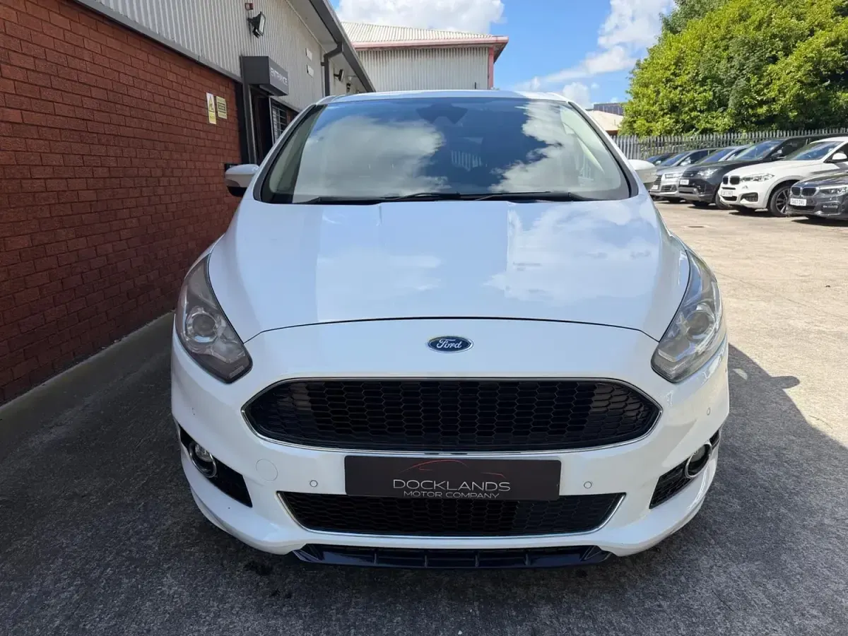 Used Ford S-MAX Sport 2017 White MPV