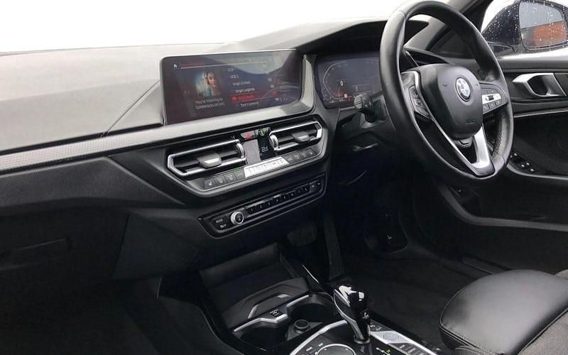 Used BMW 118 Sport Line 136 HP (100 kW) 2023 White Hatchback