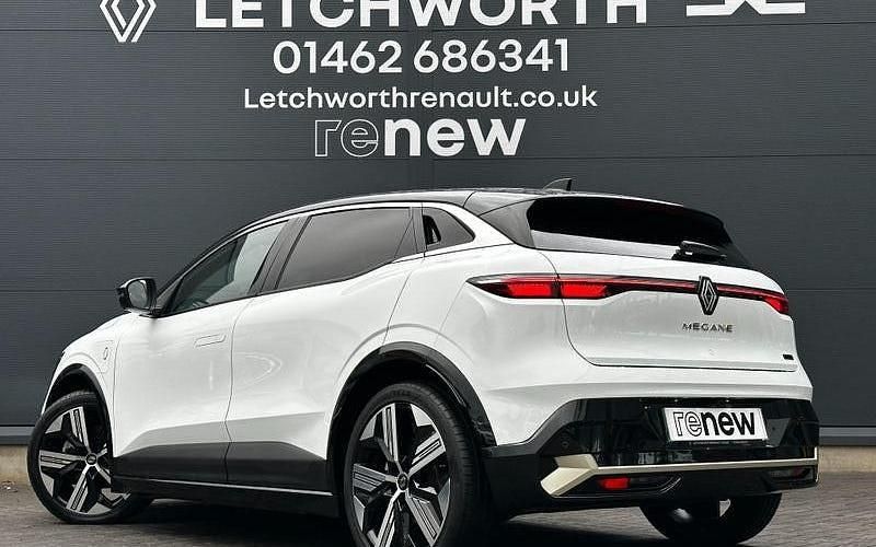 Begagnad Renault Megane E-Tech Iconic 160 kW (218 HK) 2025 Halvkombi