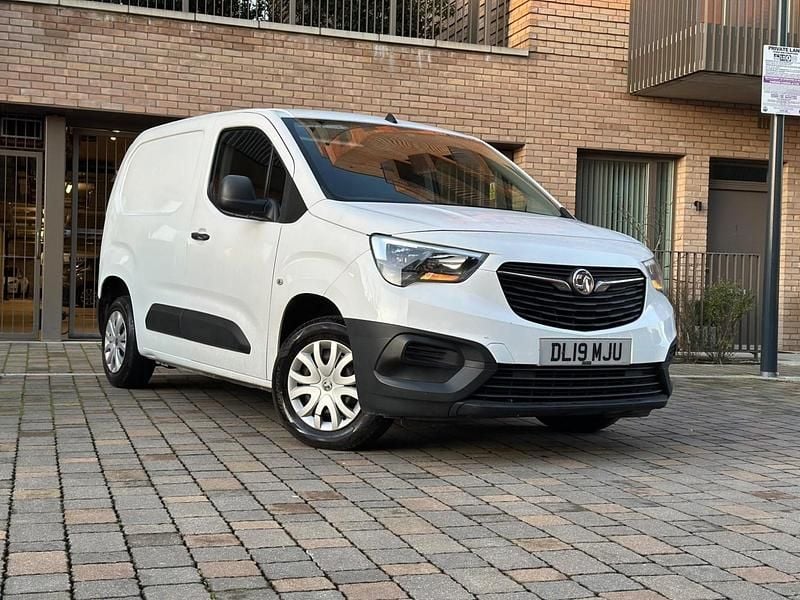 White Used 2019 Vauxhall Combo Edition MPV | £4,795 (Super price) - Image 1/4