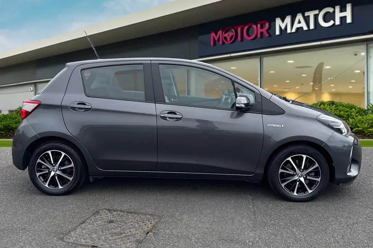 Usado Toyota Yaris Hybrid 2018 Cinzento Citadino