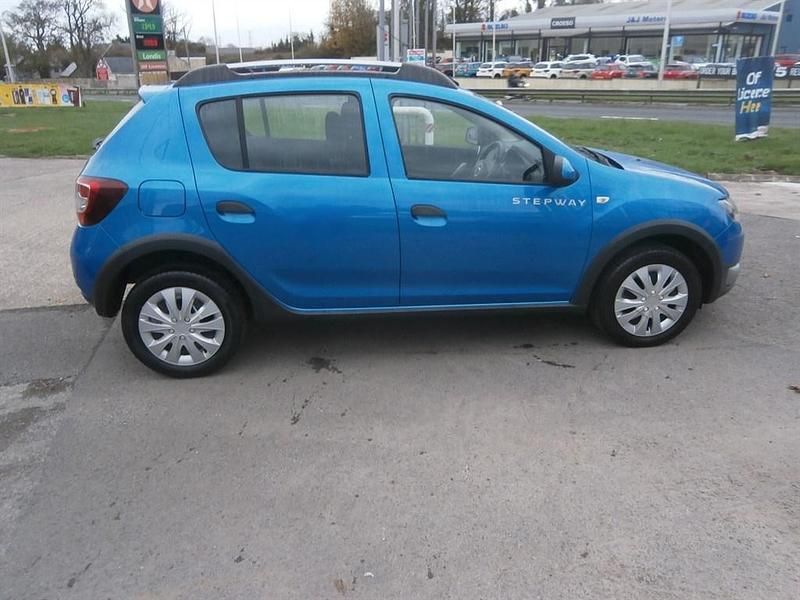 Used Dacia Sandero Lauréate 2014 Blue Hatchback
