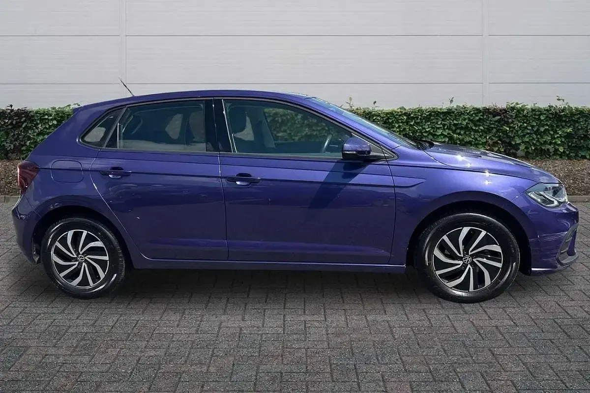 Used VW Polo Life 95 HP (69 kW) 2023 Mauve/purple Hatchback