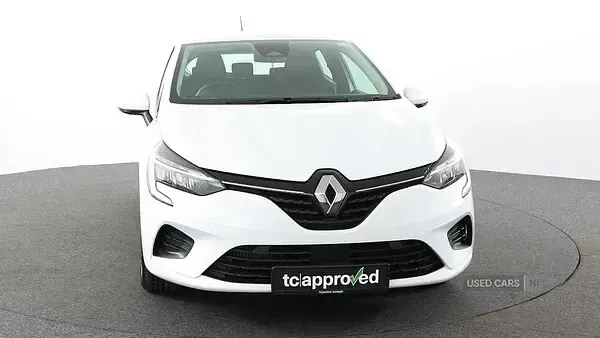 Used Renault Clio Iconic 90 HP (66 kW) 2022 White Hatchback