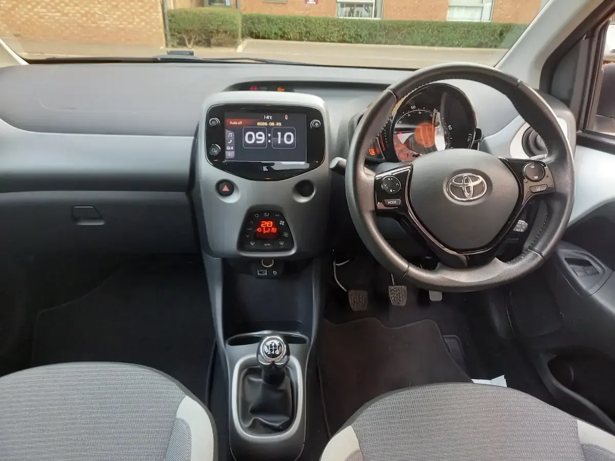 Used Toyota Aygo Trend 72 HP (52 kW) 2021 White Hatchback