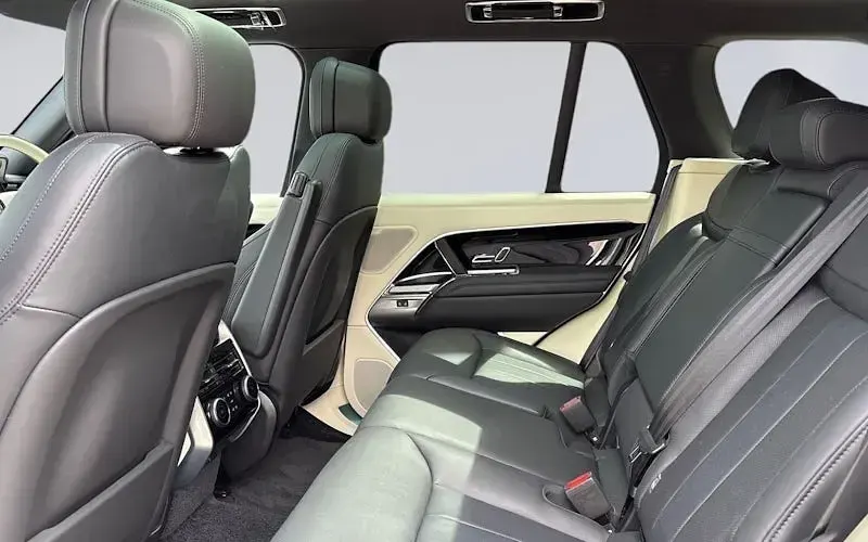 Used Land Rover Range Rover HSE 300 HP (220 kW) 2026 SUV