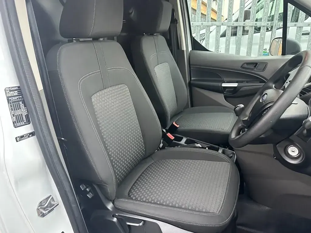 Usado Ford Transit Connect Trend 75 HP (55 kW) 2024 Branco Monovolume