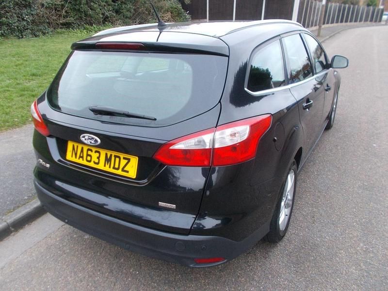 Used Ford Focus Zetec 115 HP (84 kW) 2013 Black Estate