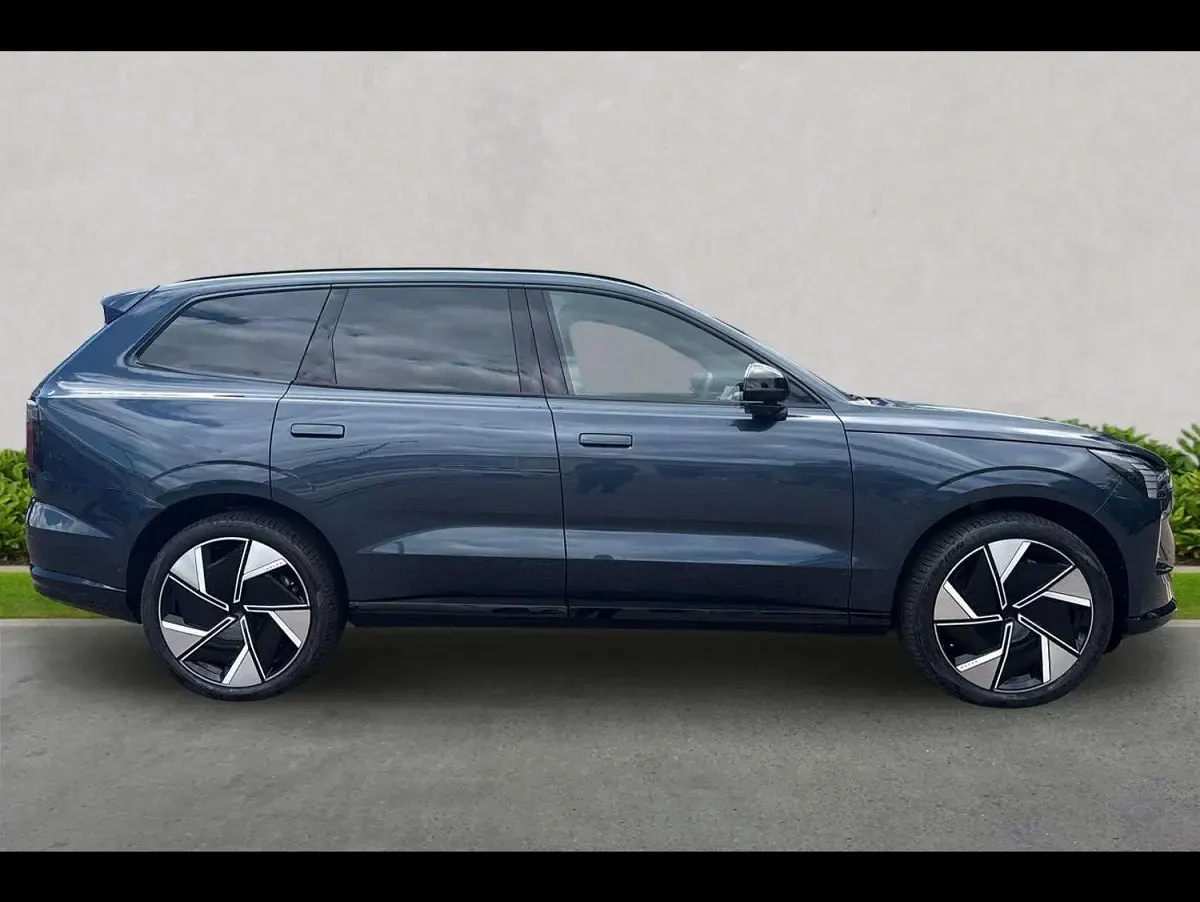 Used Volvo EX90 Performance 380 kW (517 HP) 2025 Blue SUV