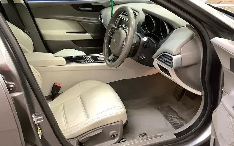 Used Jaguar XE Prestige 163 HP (119 kW) 2019 Sedan
