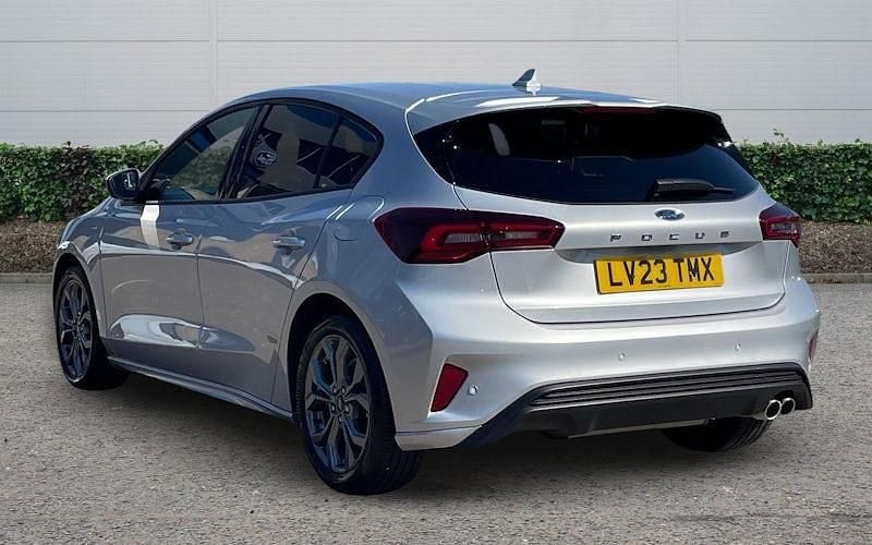 Usado Ford Focus ST-Line 125 HP (91 kW) 2023 Prateado Citadino