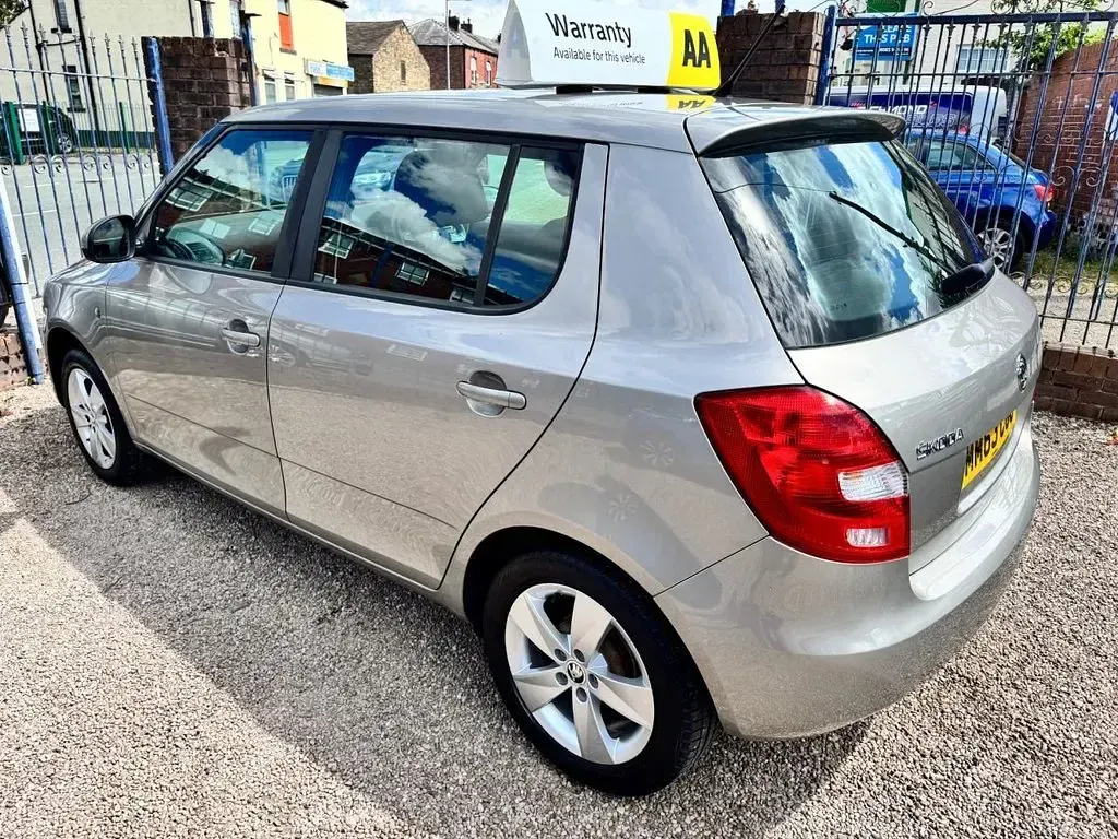 Used Skoda Fabia SE 69 HP (50 kW) 2014 Beige Hatchback