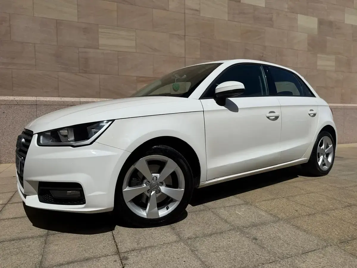 Used Audi A1 Sportback Sport 125 HP (91 kW) 2017 White Hatchback