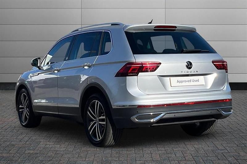 Used VW Tiguan Elegance 150 HP (110 kW) 2023 Reflex silver SUV
