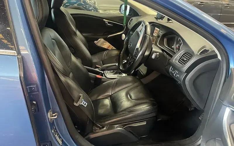 Used Volvo V40 SE Lux 115 HP (84 kW) 2015 Blue Hatchback