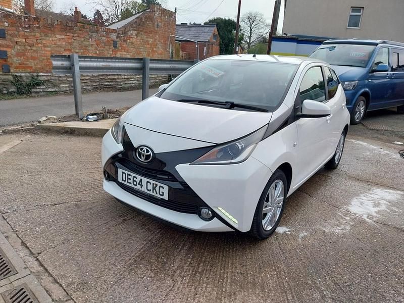 Used Toyota Aygo x-press 2014 White Hatchback