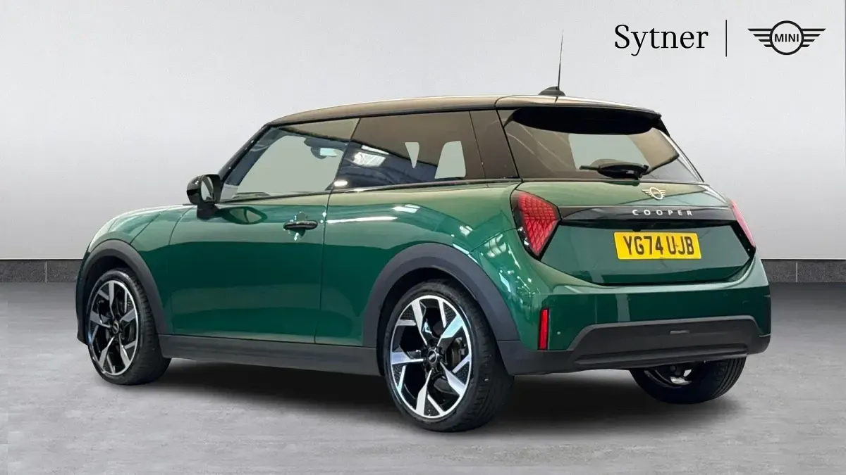 Used Mini Cooper Hatch 154 HP (113 kW) 2024 Green Hatchback