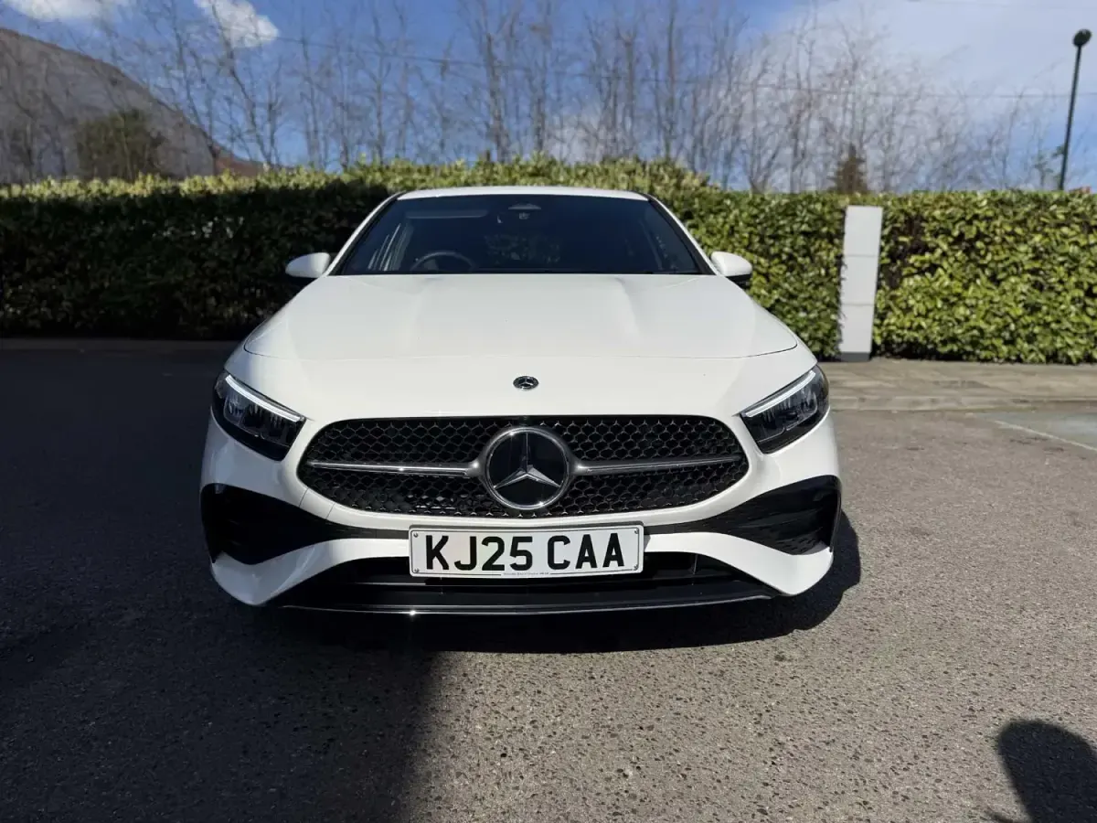 Używany Mercedes A200 Executive 163 KM (119 kW) 2025 Biały Hatchback