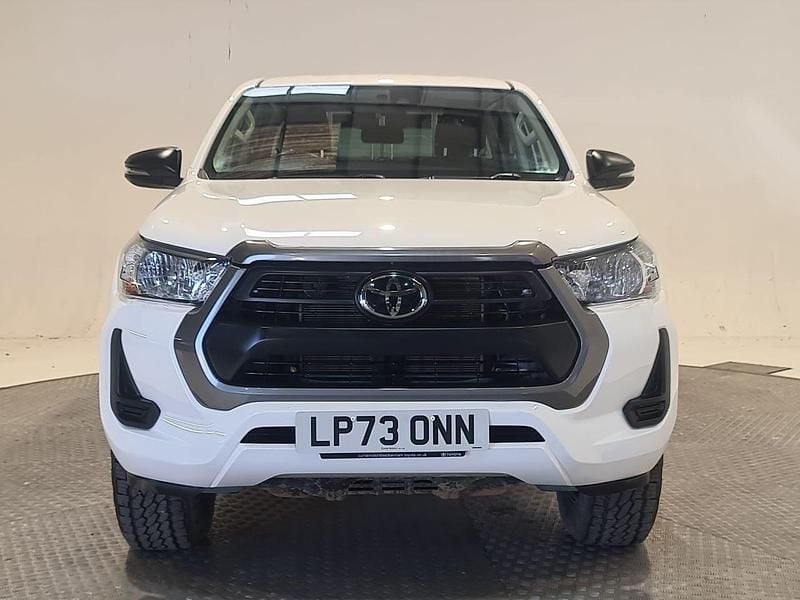 Used Toyota HiLux Active 150 HP (110 kW) 2024 White Pickup