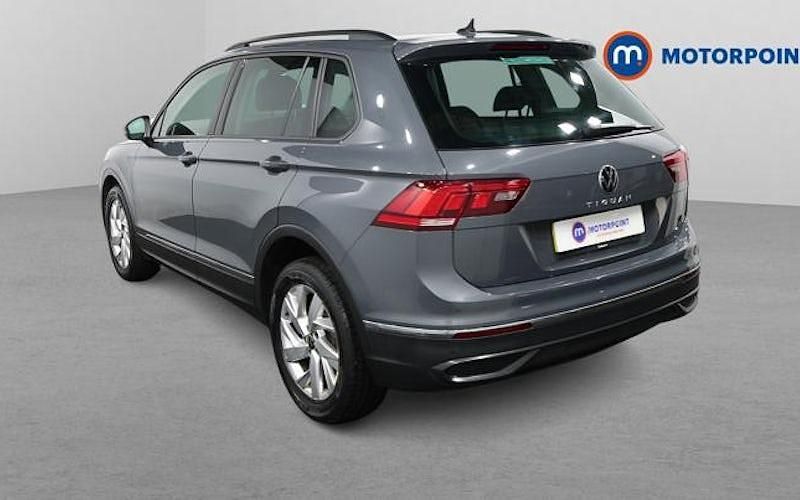 Usado VW Tiguan Life 150 HP (110 kW) 2022 Cinzento SUV