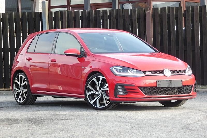 Begagnad VW Golf VII GTI 2019 Röd Halvkombi