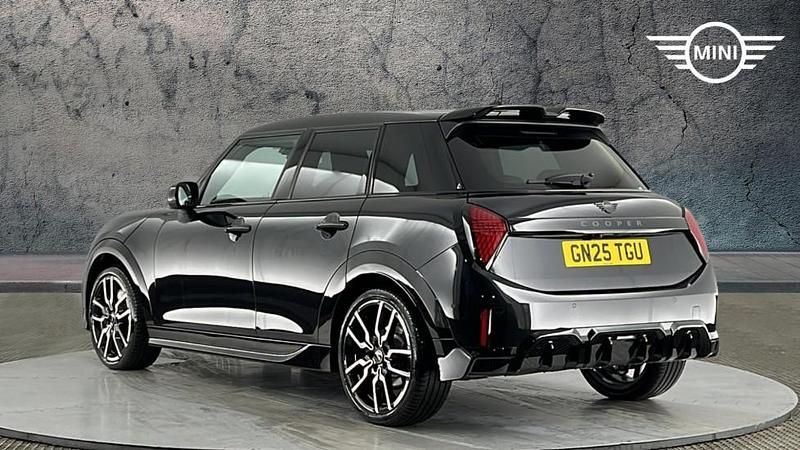 Used Mini Cooper Hatch 154 HP (113 kW) 2025 Black Hatchback