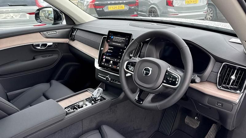 New Volvo XC90 Plus 247 HP (181 kW) 2026 White SUV