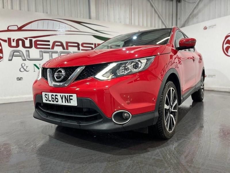 Used Nissan Qashqai S 163 HP (119 kW) 2016 Red SUV