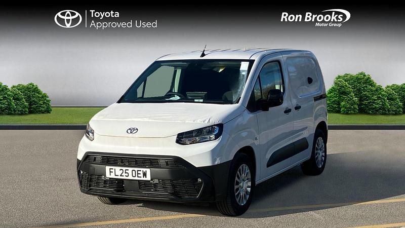 New Toyota Proace 50 kW (68 HP) 2025 White MPV