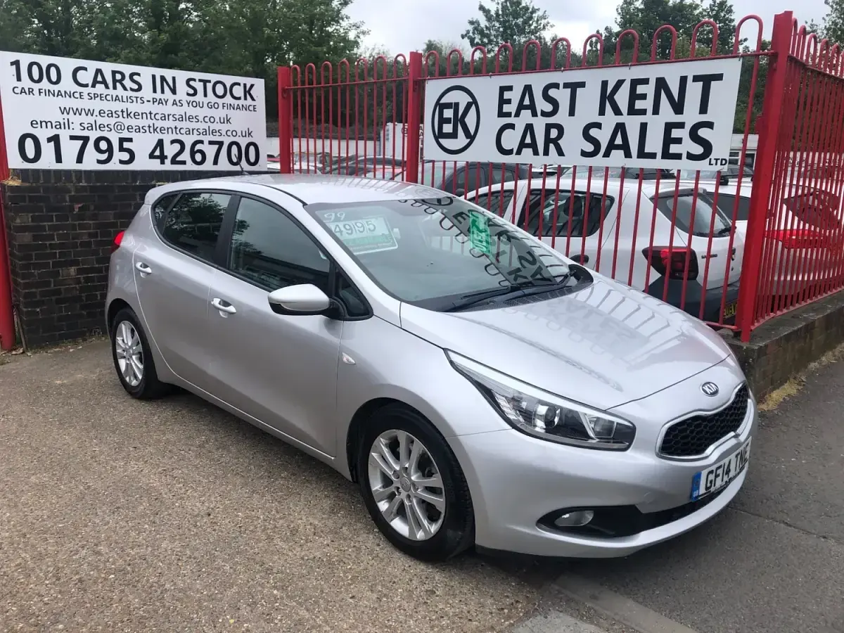 Begagnad Kia Ceed 98 HK (72 kW) 2014 Silver Halvkombi