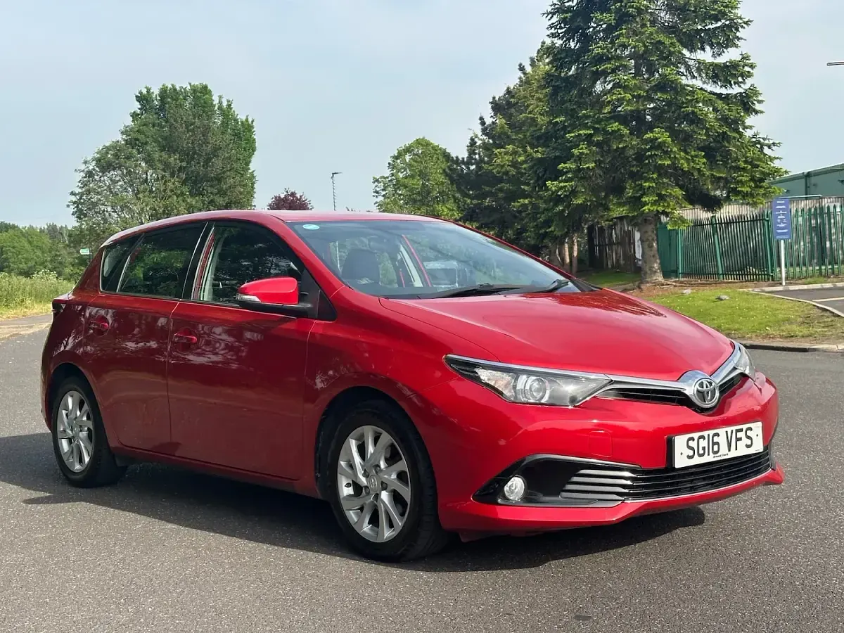 Used Toyota Auris 2016 Red Hatchback