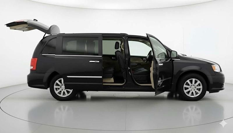 Used Chrysler Grand Voyager Limited 178 HP (130 kW) 2013 Black MPV
