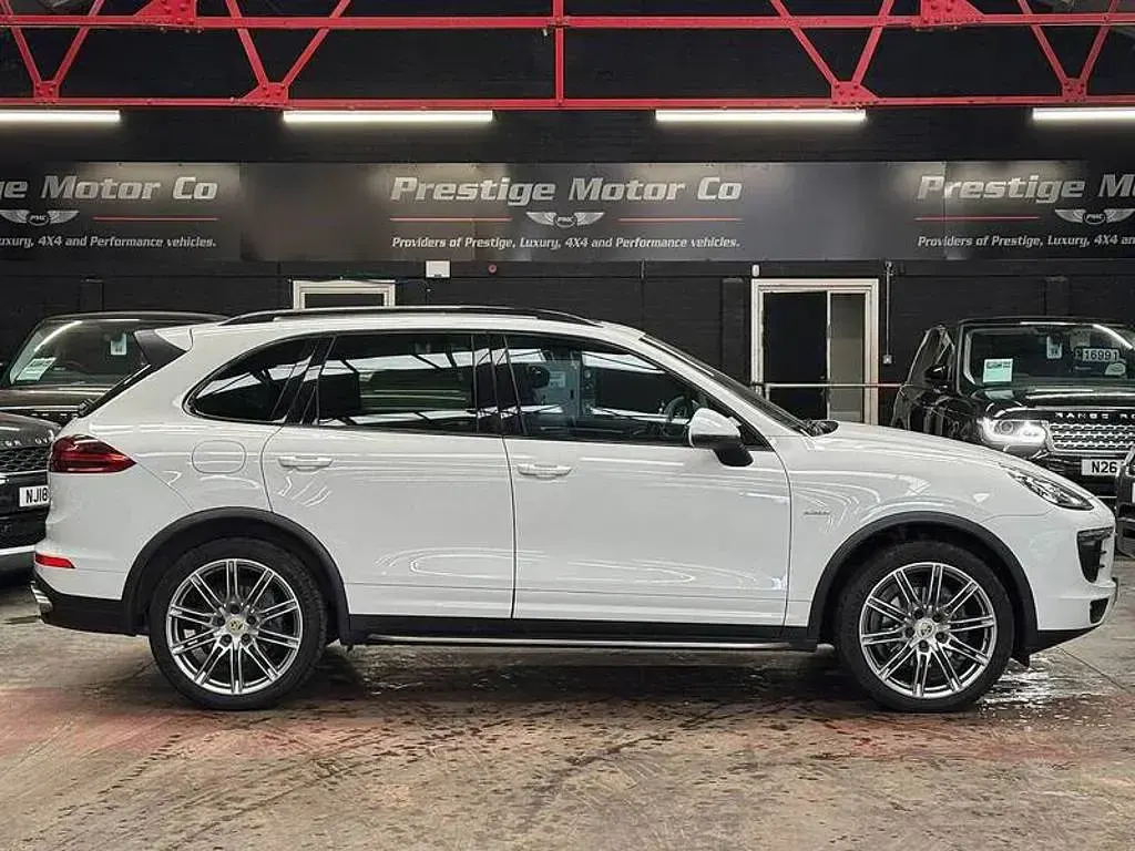 Used Porsche Cayenne 260 HP (191 kW) 2014 White SUV