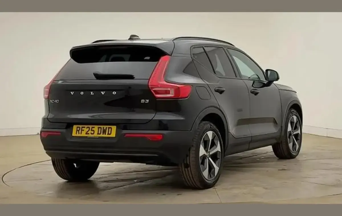 Used Volvo XC40 Plus 161 HP (118 kW) 2025 Black SUV