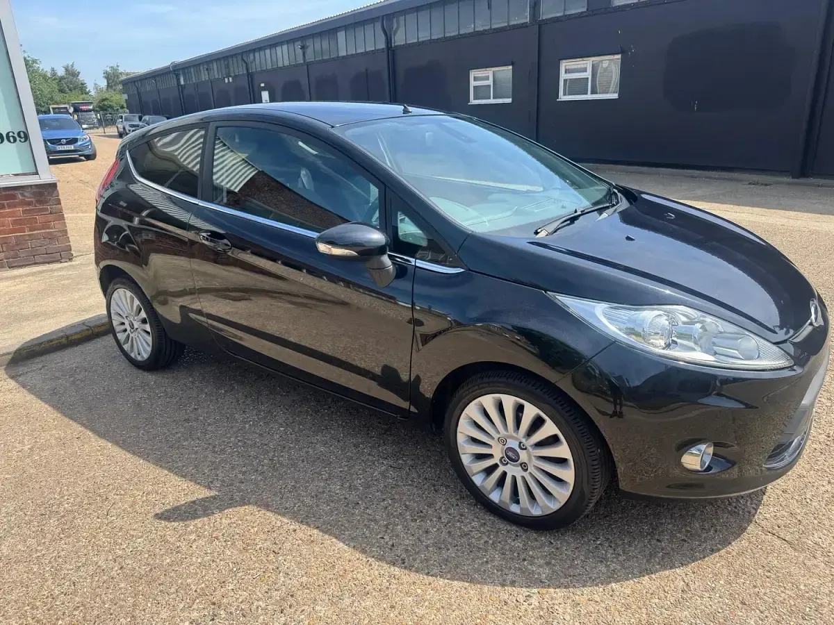 Used Ford Fiesta Titanium 94 HP (69 kW) 2009 Black Hatchback