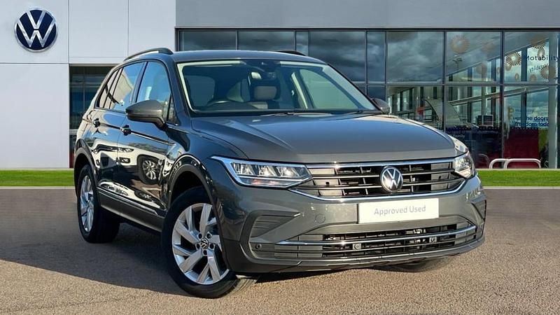 Dolphin grey metallic Used 2022 VW Tiguan Life SUV | £18,873 (Fair price) - Image 1/4