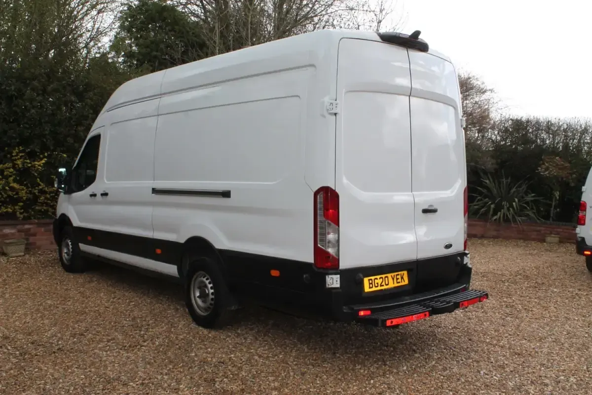 Usado Ford Transit 130 HP (95 kW) 2020 Branco Van