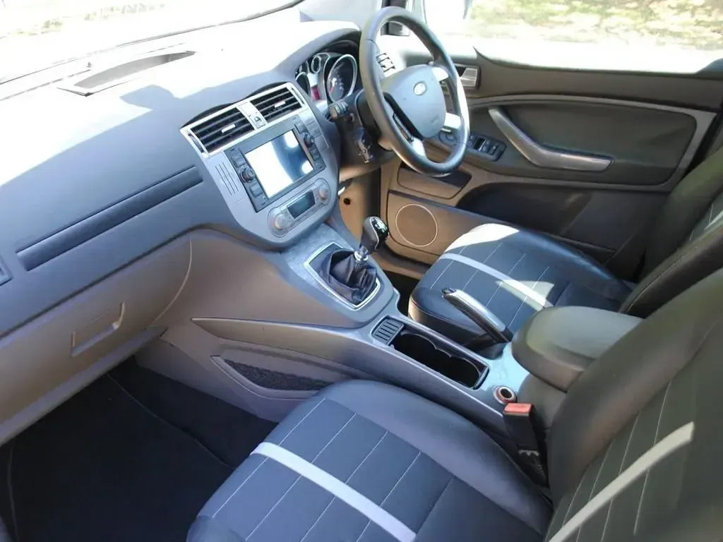 Usado Ford Kuga Titanium 163 HP (119 kW) 2011 Azul SUV