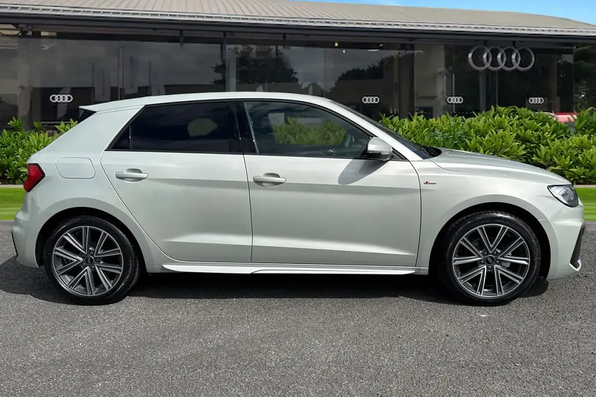 Novo Audi A1 Sportback S-Line 110 HP (80 kW) 2026 Prateado Citadino