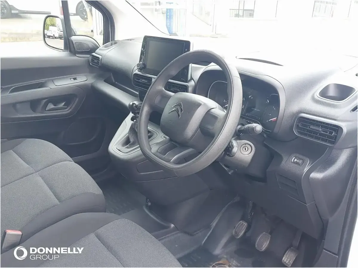 Used Citroën Berlingo 99 HP (72 kW) 2022 White MPV