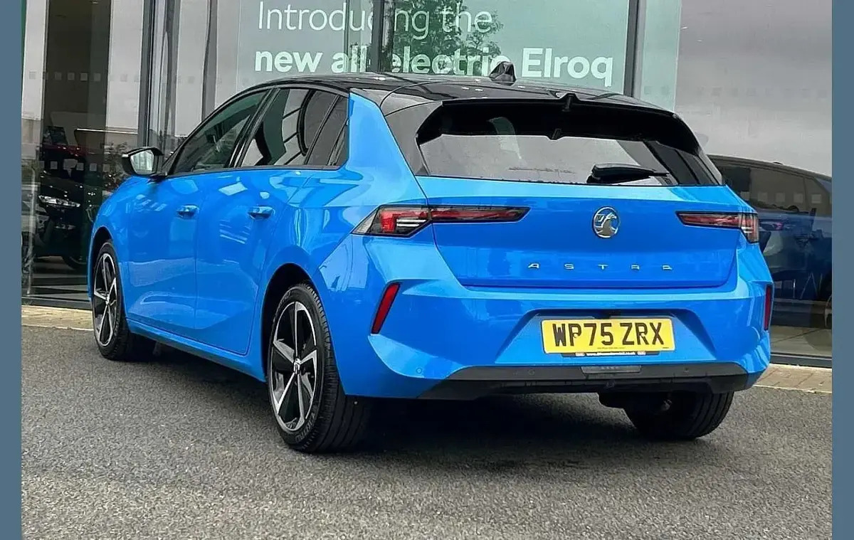 Begagnad Vauxhall Astra 128 HK (94 kW) 2026 Blå Halvkombi