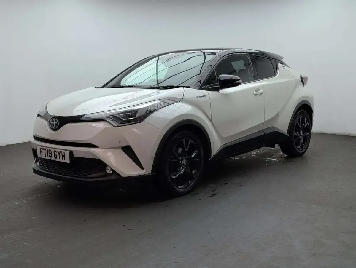 Used Toyota C-HR 122 HP (89 kW) 2019 White SUV