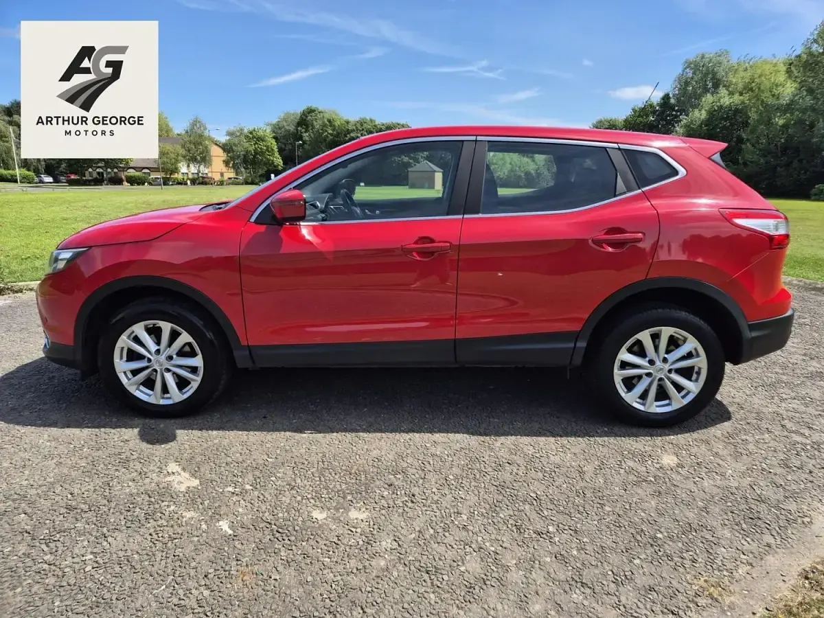 Used Nissan Qashqai Acenta 110 HP (80 kW) 2016 Red SUV