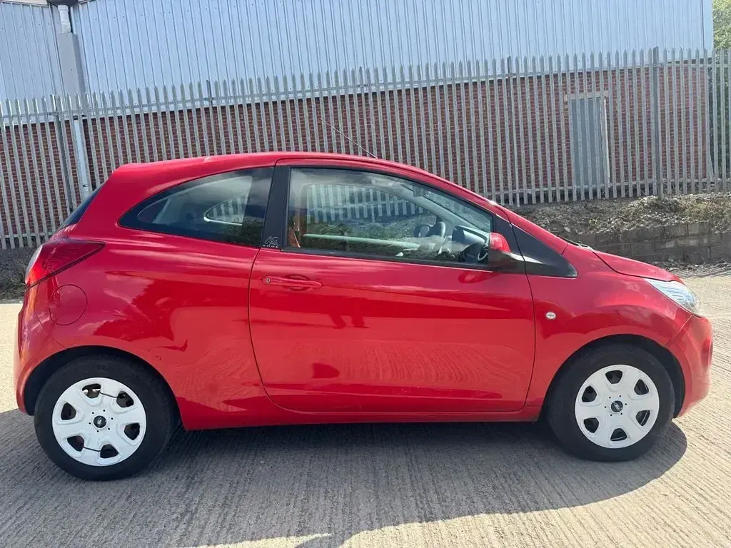Used Ford Ka S 69 HP (50 kW) 2014 Red Hatchback