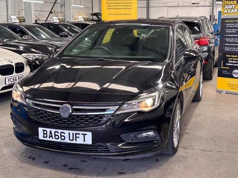 Second-hand Vauxhall Astra SRi 150 CP (110 kW) 2017 Negru Hatchback