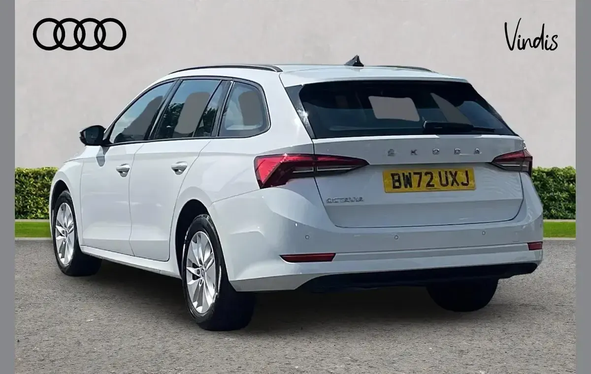 Used Skoda Octavia SE Technology 113 HP (83 kW) 2023 White Estate